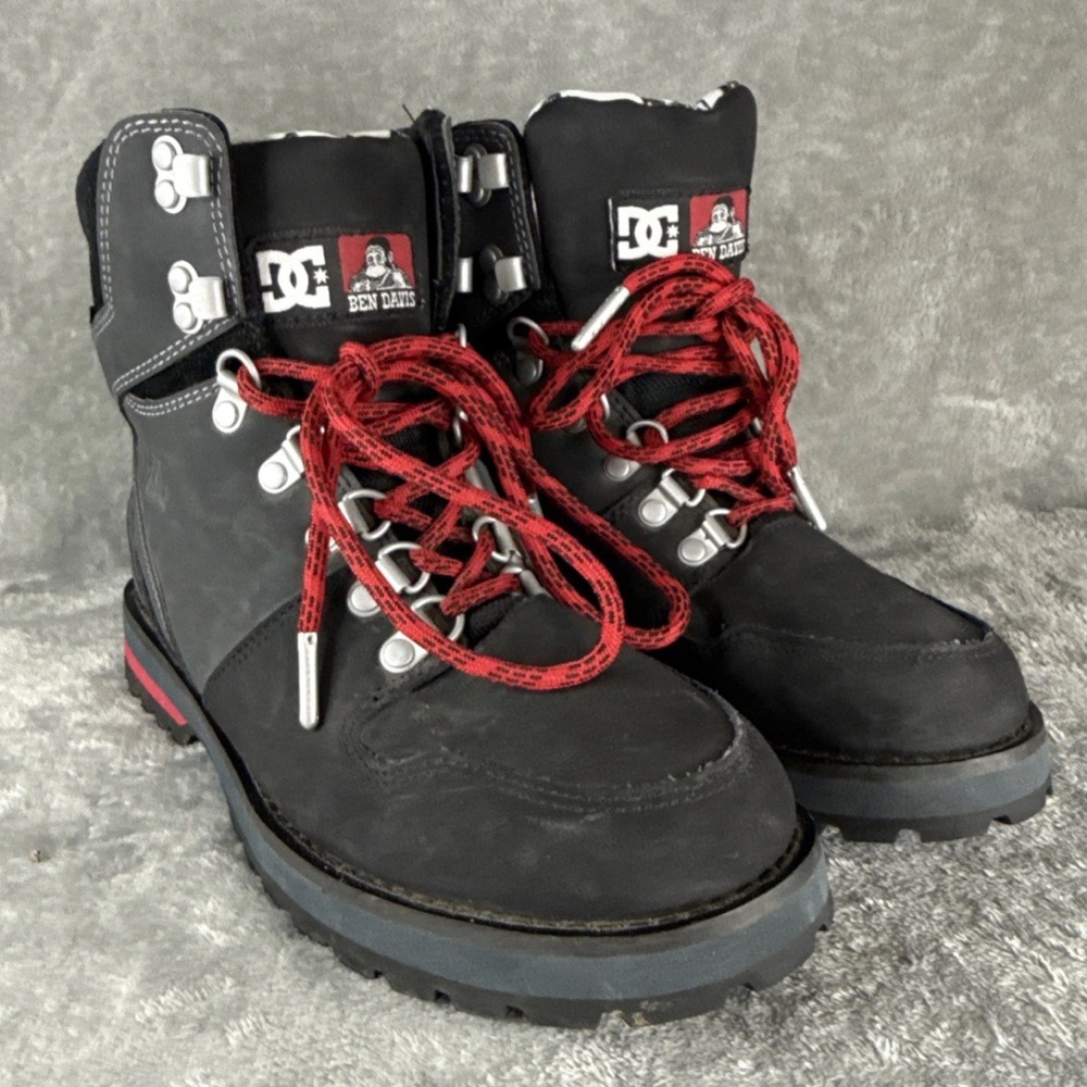 DC Ben Davis Black Boots with Red Laces